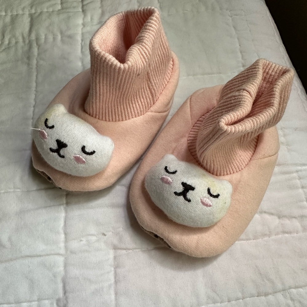 Old Navy baby booties, cat motif, light baby pink